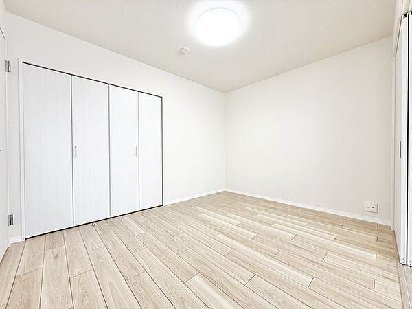 白を基調とした開放感溢れるルームデザイン