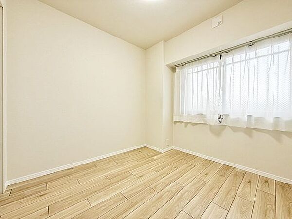 寝室・子供部屋・在宅ワークなど多用途に使える洋室。