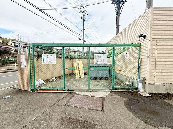 ごみ集積所は、出勤前・帰宅時にも動線よくゴミ出しが出来ます