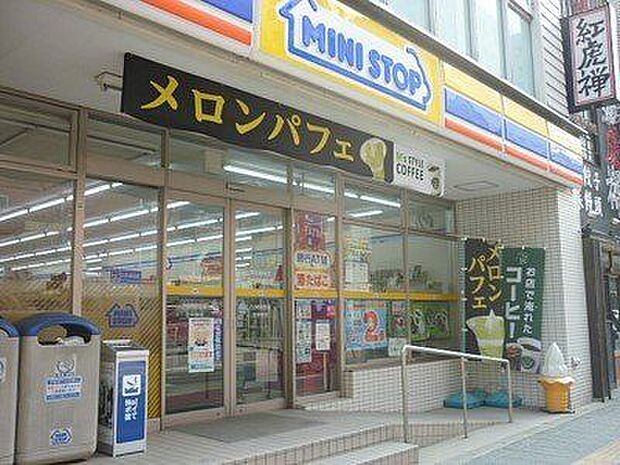 ミニストップ塩釜魚市場前店 徒歩10分。 800m