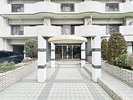 (エントランス・ロビー)《ご見学は現地で集合・解散もOK♪》リフォーム済みのため、すぐに住めるお部屋!実際に現地でお部屋の日当たりや広さを確認してみませんか(^ー^)?