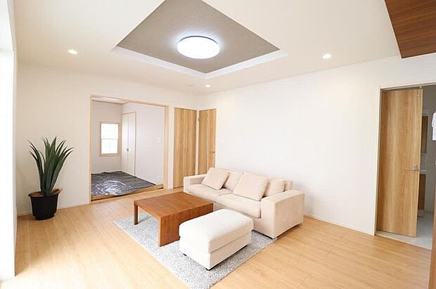 【折り上げ天井】開放感が生まれ、お部屋の雰囲気がガラッと変わりますね!
