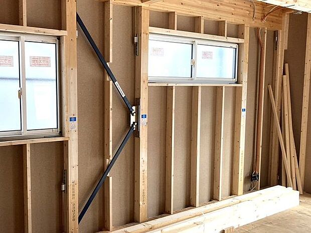 【制震ダンパー】地震の揺れを熱に変えて吸収する「高減衰ゴム」を採用。耐震×制震構造で住まいを守ります!