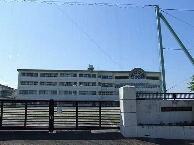 徒歩23分。富谷市立日吉台中学校 1840m