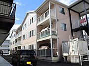  築28年3ヶ月 3階建の賃貸物件