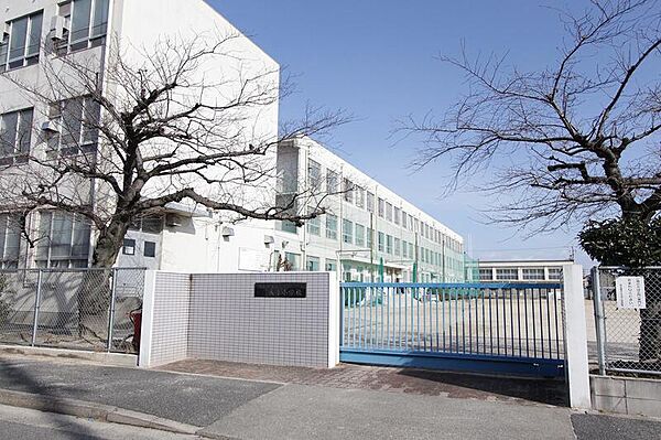 画像22:名古屋市立大手小学校 596m