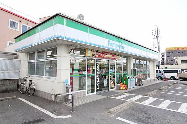 画像22:ファミリーマート中川江松店 285m