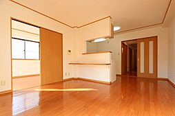 ファミーユ戸田 2階2LDKのリビング/ダイニング