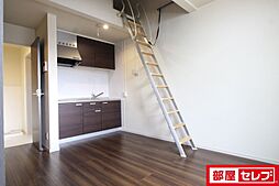 Garage House Seven 2階ワンルームのリビング/ダイニング