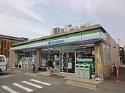 ファミリーマート中川松葉町店 84m