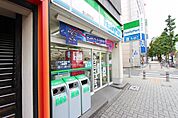 ファミリーマート金山駅前店 152m