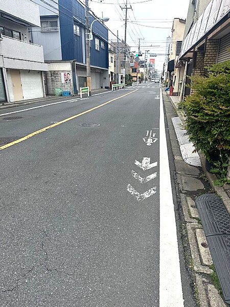 前面道路は公道約8.5ｍ