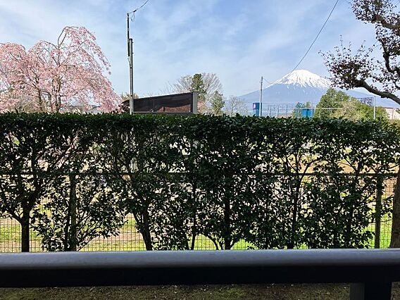 バルコニーから...