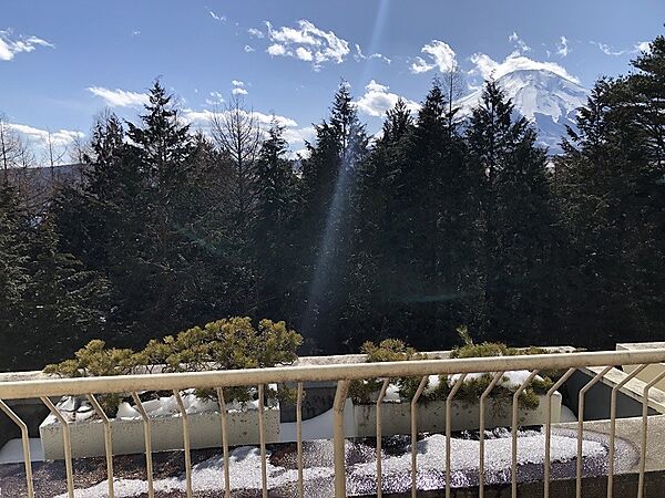 バルコニーからの眺望　高台にあり静かな環境です。