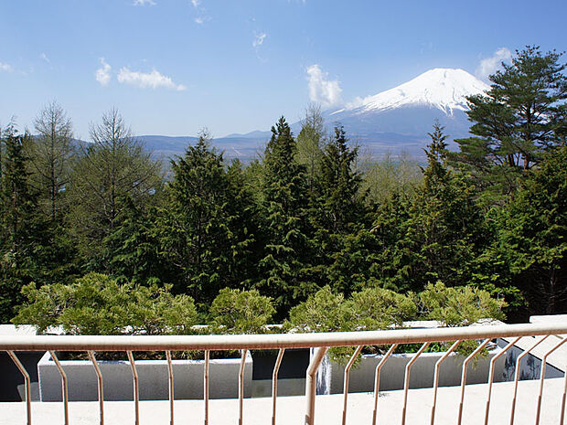 お部屋からの眺望　富士山を望みます