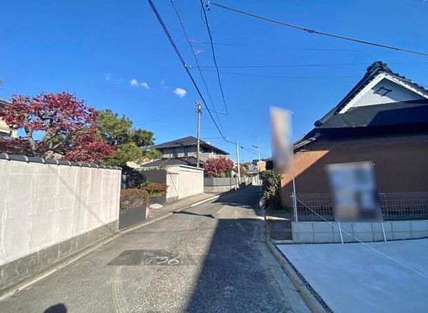 前面外観写真 　　　平日の案内も可能です 　お気軽にお問い合わせください 