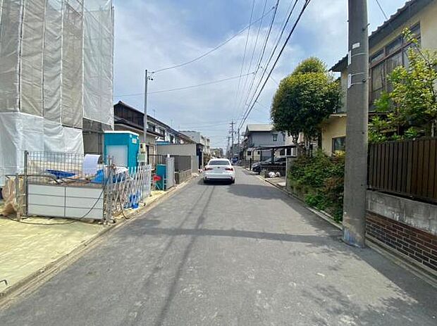 前面道路写真 　　　平日の案内も可能です 　お気軽にお問い合わせください 