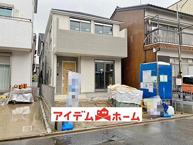 1号棟外観写真 　　　平日の案内も可能です 　お気軽にお問い合わせください 