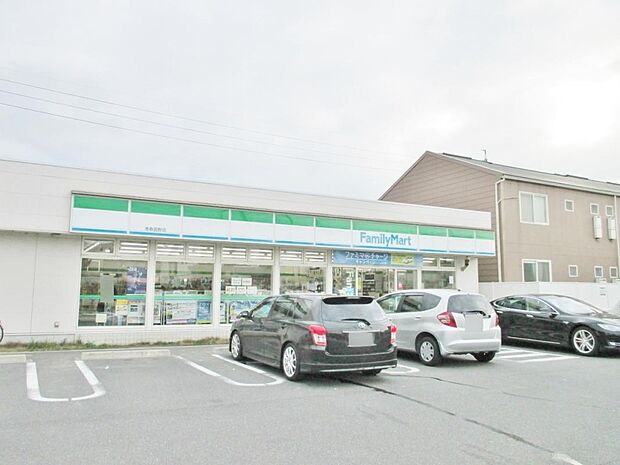 ファミリーマート 港春田野店（400m）