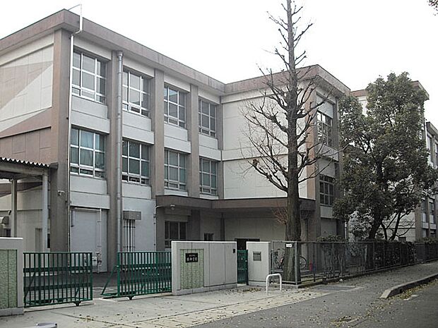 名古屋市立楠中学校（1900m）