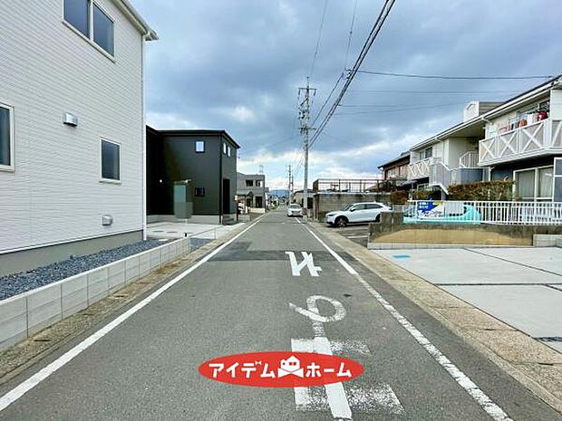 ●○南側前面道路○● 平日のご案内も可能です!