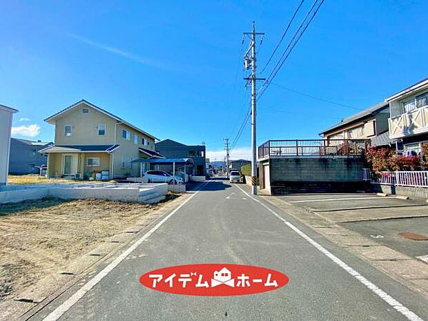 ●○南側前面道路○● 平日のご案内も可能です 