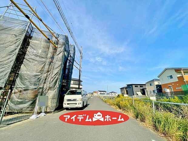 ●○東側前面道路○● 平日のご案内も可能です 