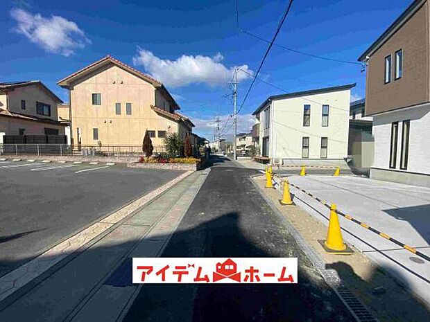 ●○南側前面道路○● 平日のご案内も可能です!