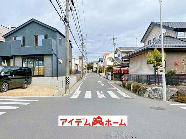 ●○東側前面道路○● 平日のご案内も可能です