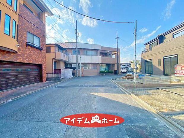 ●○南側前面道路○● 平日のご案内も可能です 