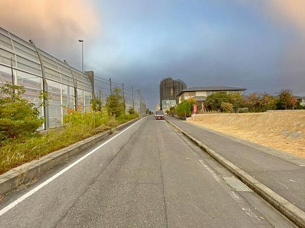 ●○前面道路写真○● 平日のご案内も可能です