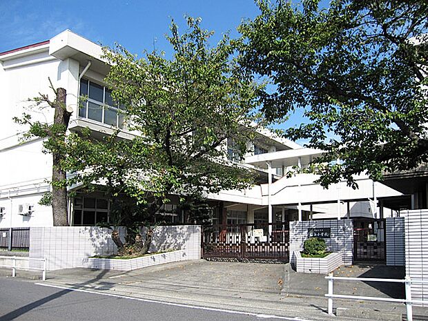 名古屋市立楠西小学校(490m)