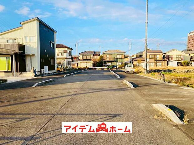 ●○西側前面道路○● 平日のご案内も可能です 