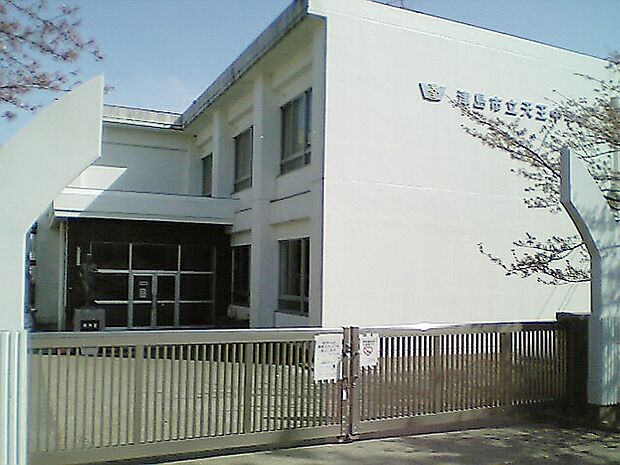 津島市立天王中学校（900m）