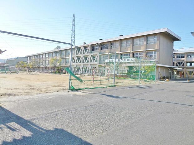 愛西市立佐屋中学校（600m）