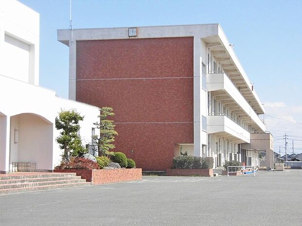 愛西市立佐屋西小学校（550m）