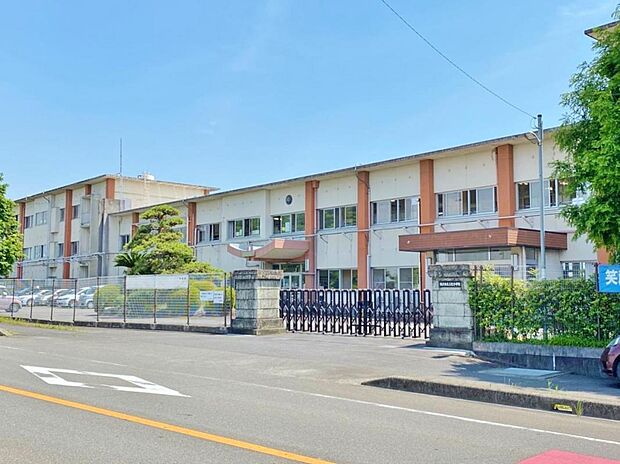 稲沢市立三宅小学校(1300m)