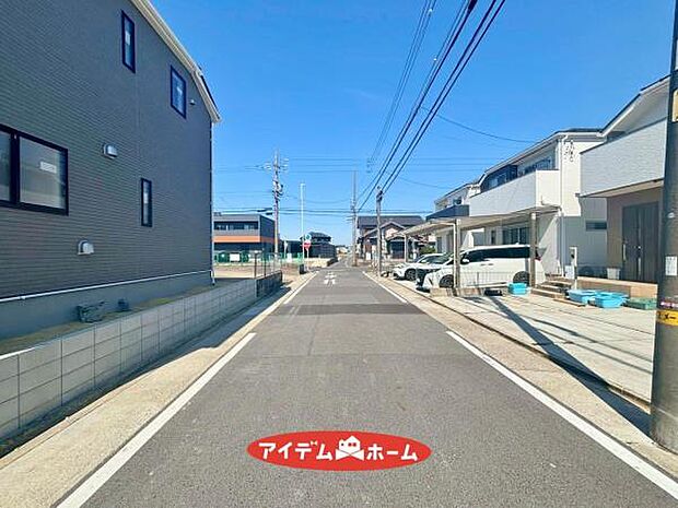 ●○東側前面道路○● 平日のご案内も可能です!