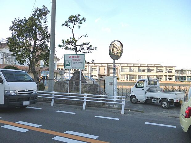 稲沢市立大里西小学校（1742m）