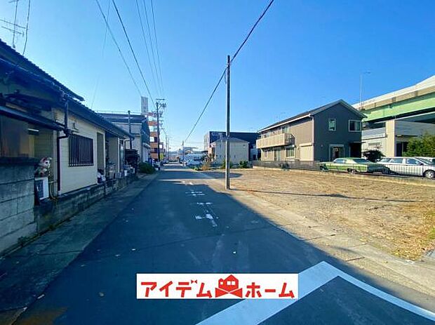 ●○南側前面道路○● 平日のご案内も可能です 