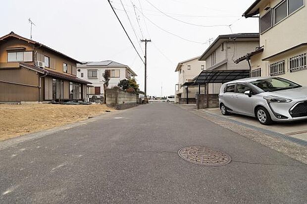 ●○前面道路写真○● 平日のご案内も可能です