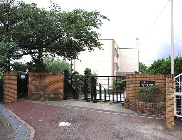 名古屋市立片平小学校(210m)