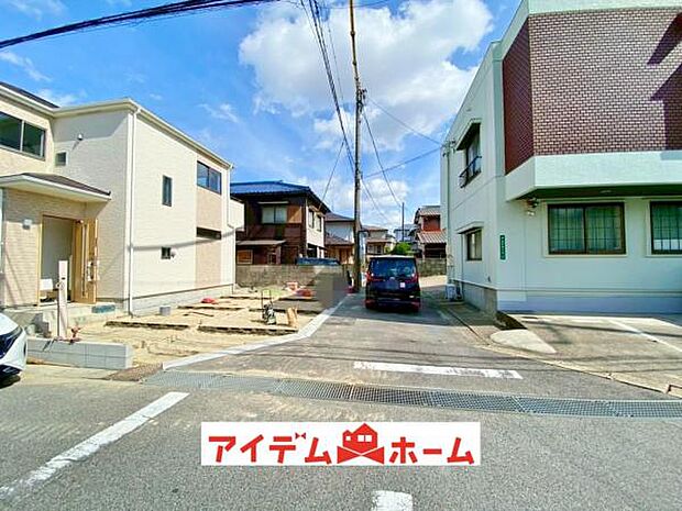 ●○西側前面道路○● 平日のご案内も可能です!