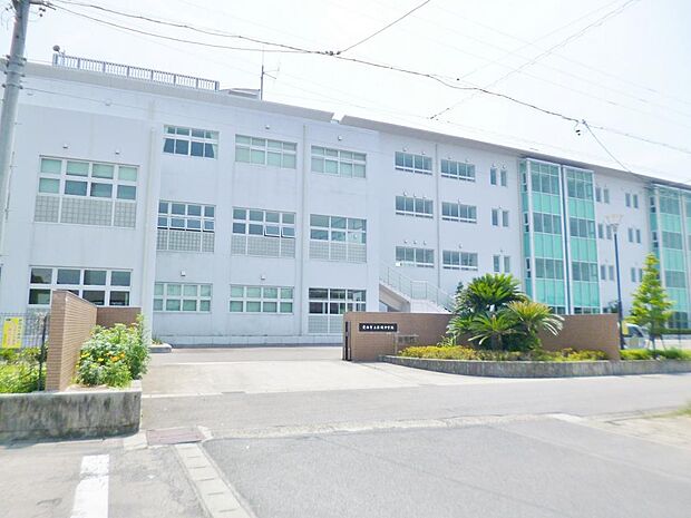 愛西市立佐織中学校(2100m)