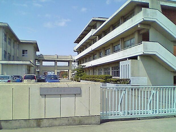 一宮市立尾西第三中学校(1860m)