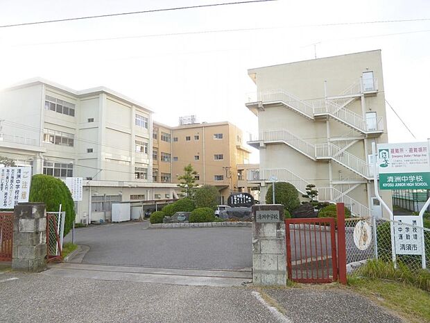 清須市立清洲中学校(1900m)