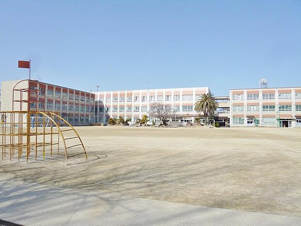 名古屋市立愛知小学校(190m)