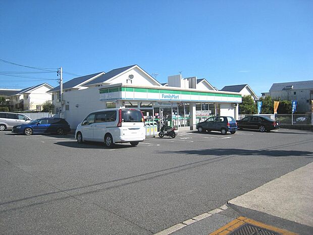 ファミリーマート 天白高坂店(593m)