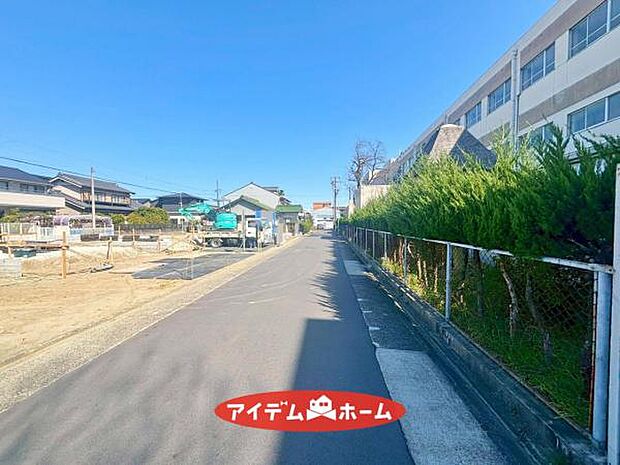 ●○南側前面道路○● 平日のご案内も可能です!