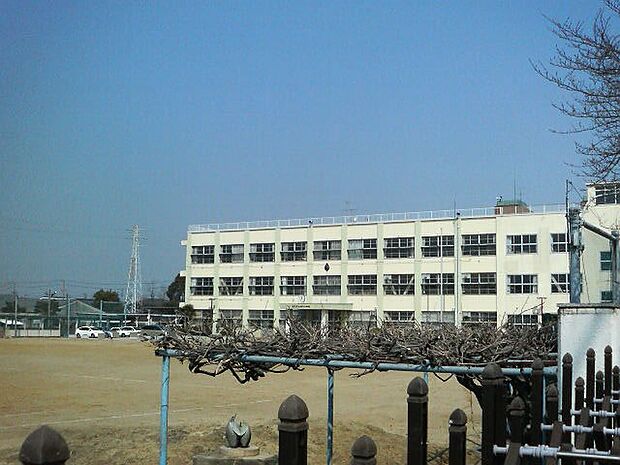 清須市立新川小学校(962m)